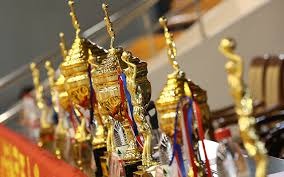 湖人112-124国王遭4坏消息！艾顿仍低迷，配角起伏大，攻守全崩！